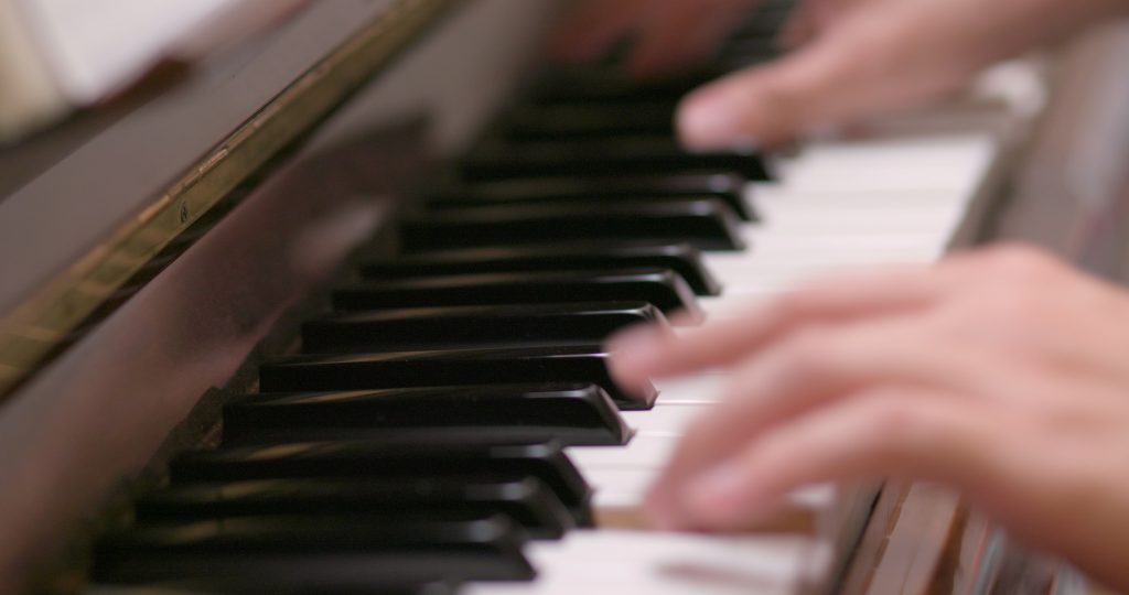 Man play piano
